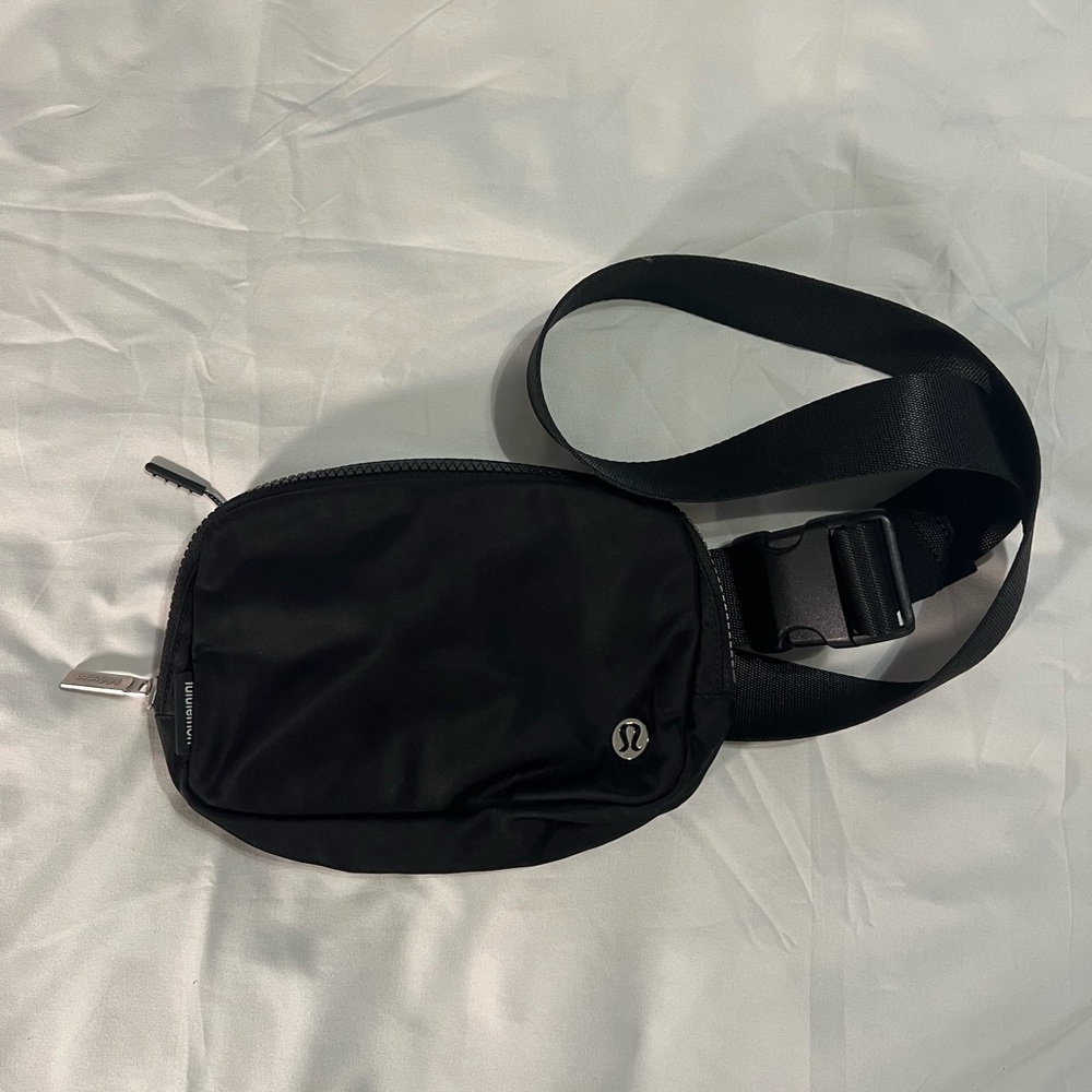 lululemon belt bag